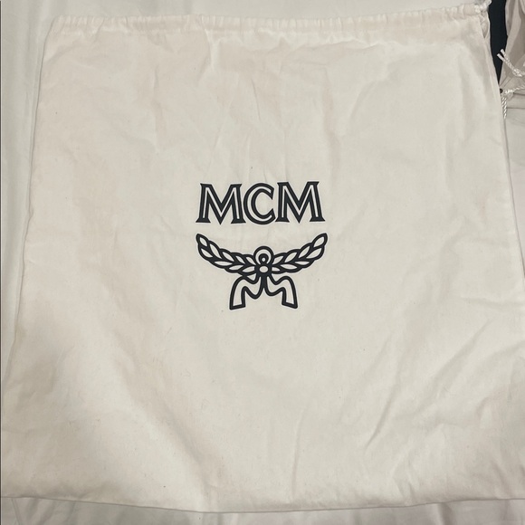 MCM Medium Liz Shopper Tote (W/POUCH AND DUSTBAG) - Picture 16 of 16